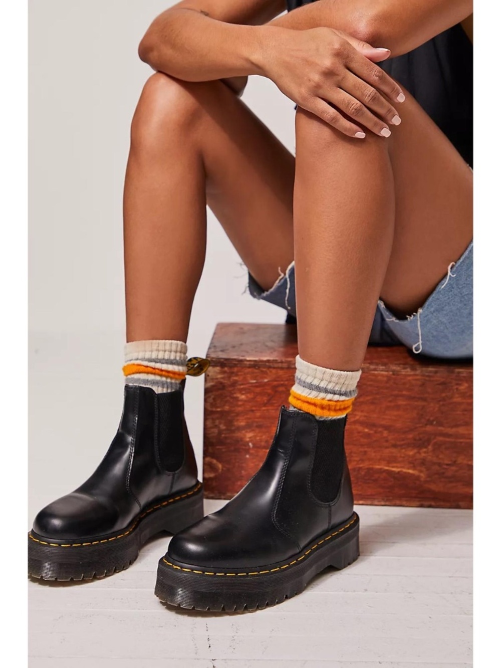Doc Martens 2976 Quad Smooth Leather Platform Chelsea Boots - Picture 13 of 13